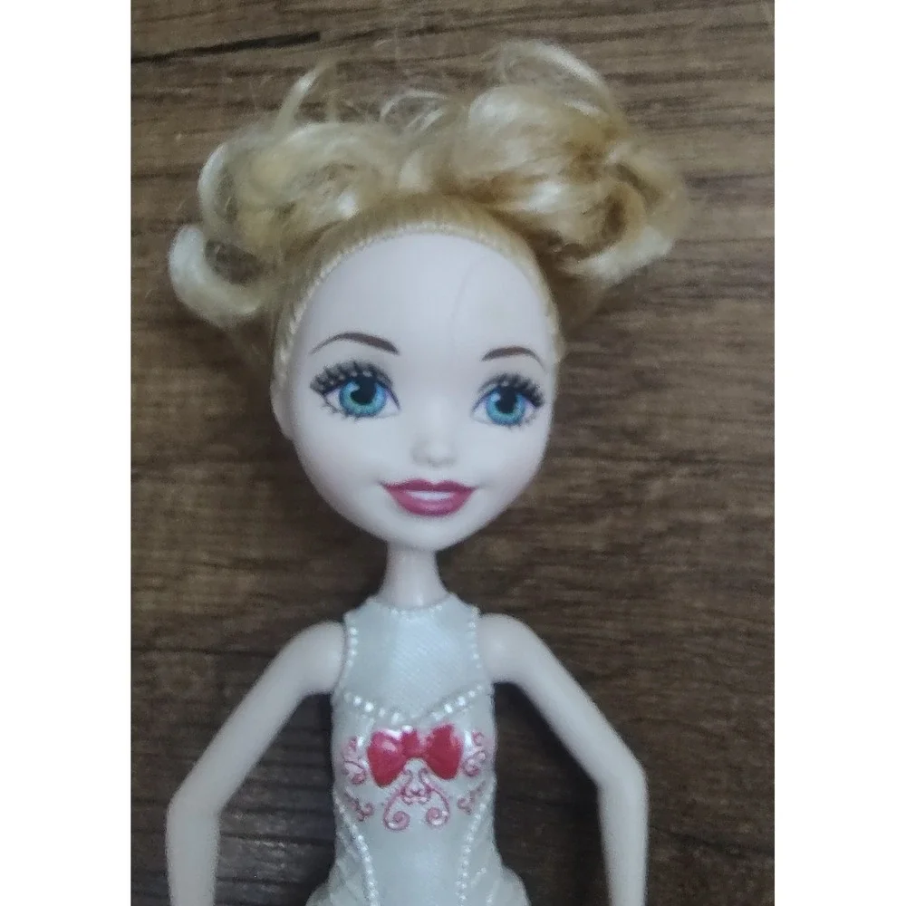 Ever After High Doll Apple White 2015 Gold Legs Dancing Mattel Fantasy Toys 11
